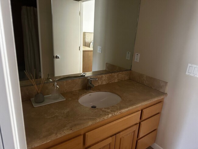 Building Photo - 425 11th St