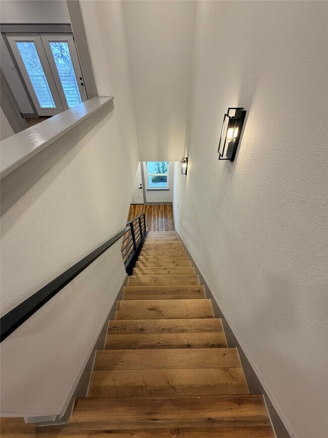 Building Photo - 1002 Natchez Ave