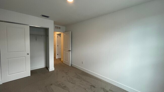 Building Photo - 209 Preserve Trl S