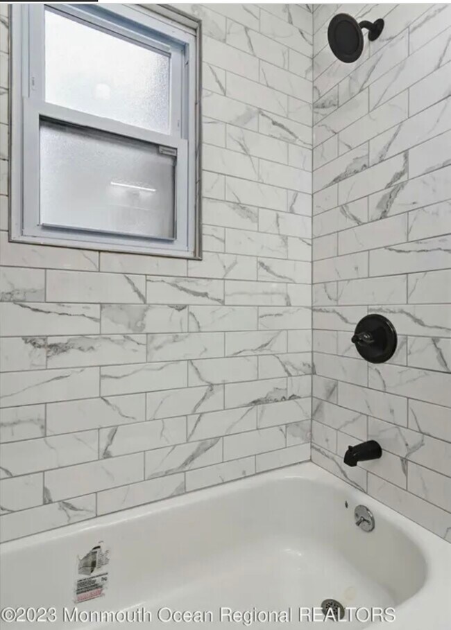 Building Photo - 518 Summer St