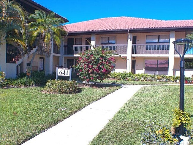 Building Photo - 641 SW South River Dr