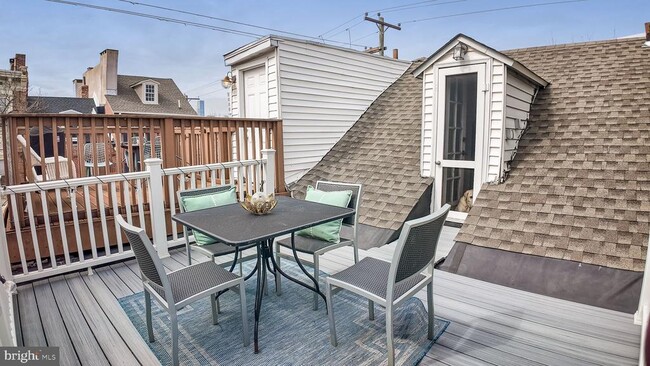 Building Photo - 434 Catharine St