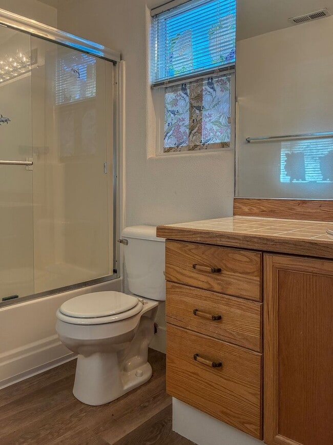 Building Photo - 3 Bedroom 2 Bath Ranch Home Available January 2026 !