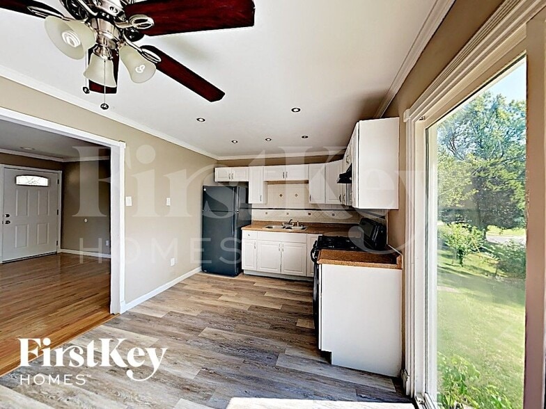 Building Photo - 1365 Carmona Dr