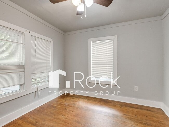 Building Photo - Updated Cozy 2 Bed 1 Bath Home in Guthrie ...