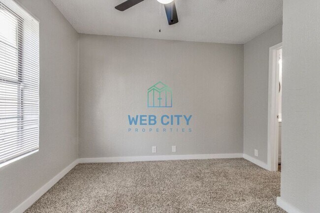 Building Photo - 245 Alexandria St