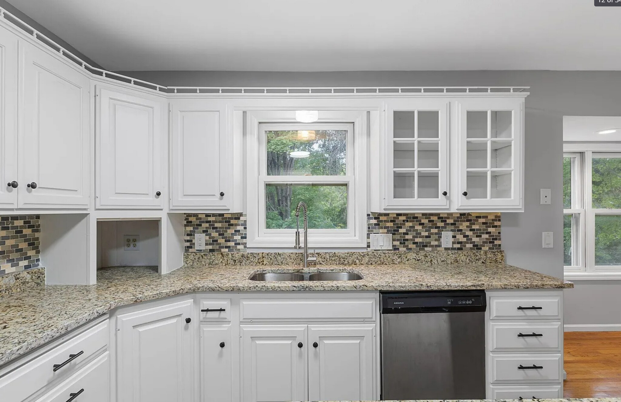 Building Photo - 1900 Vernon Dr S