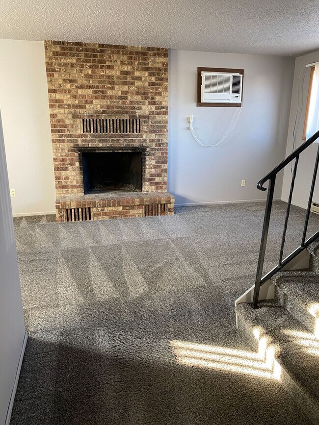 Beautiful, Spacious 3 bed Condo 366 W 8th St Dickinson ND 58601