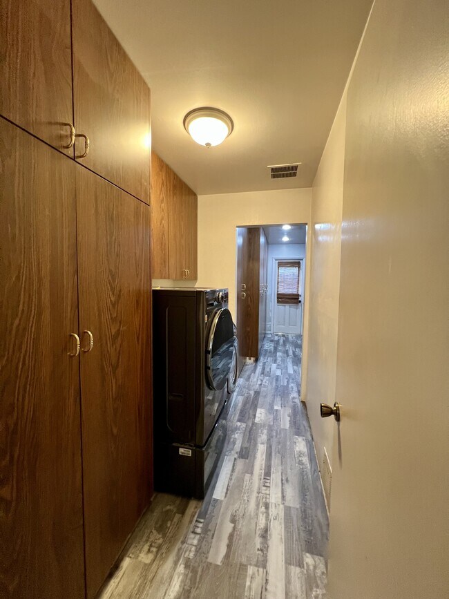 Building Photo - 6508 Landfair Dr