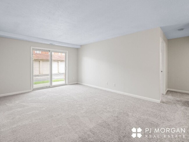 Building Photo - 2 Bedroom, 2 Bathroom Condo