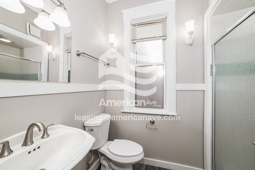 Building Photo - 519 E Frye Ave