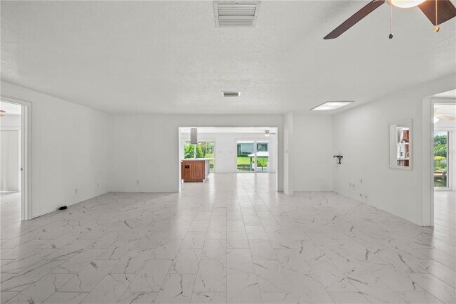 Building Photo - 17511 Canal Shores Dr