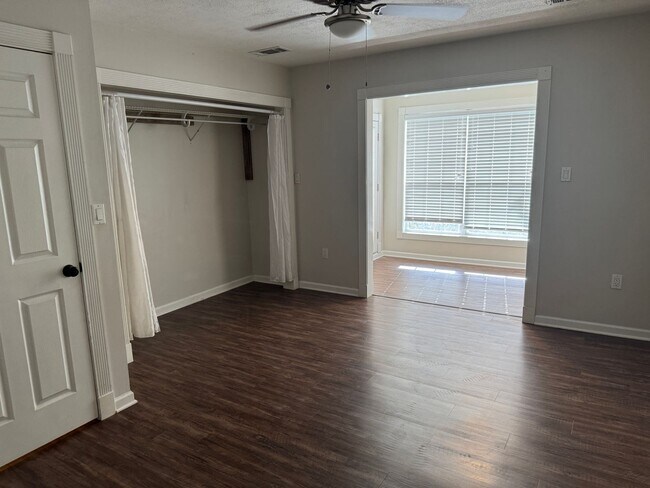 Building Photo - Charming 2 Bedroom Home for Lease in Denha...