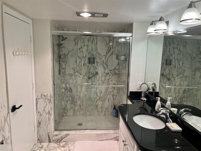 Building Photo - 4900 N Ocean Blvd