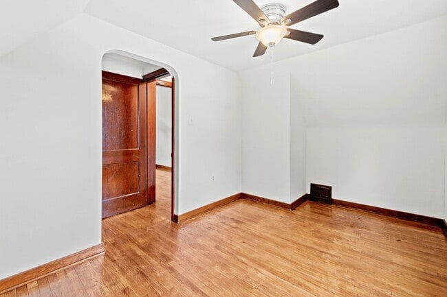 Building Photo - AVAILABLE SEPT 1st!! Check out this BEAUTIFUL & UPDATED home in Penn Hills!