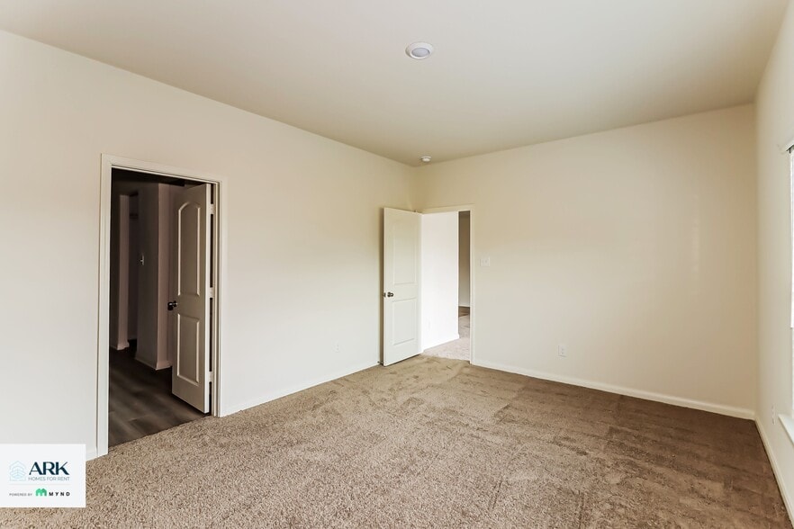 Building Photo - 26820 Steinbeck Dr