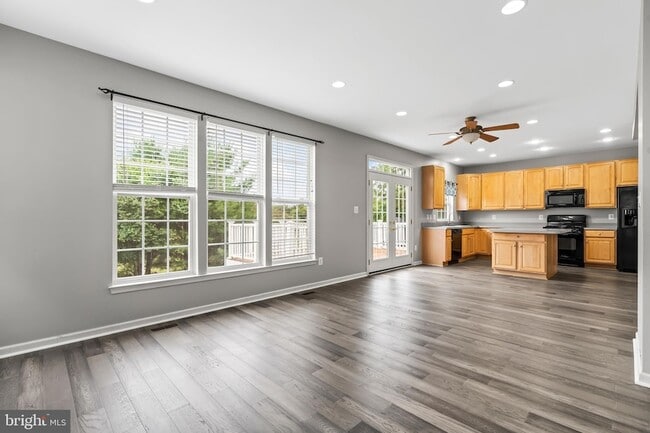 Building Photo - 9343 Morning Walk Dr