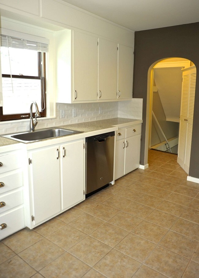 Building Photo - 1213 Lake Michigan Dr NW