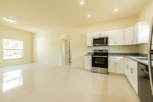 Building Photo - 3BR/2BA Home with 1-Car Garage in Prime SW Lehigh Acres – Brand New Construction