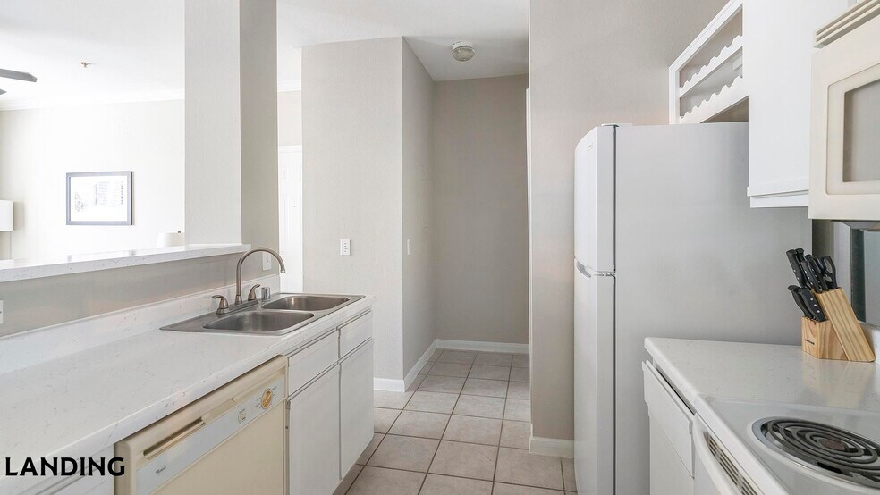 Building Photo - 2500 Woodland Park Dr