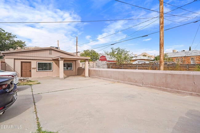 Building Photo - 3225 Fort Blvd