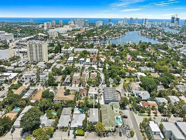 Building Photo - 808 NE 17th Way