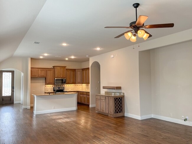 Building Photo - 1205 Roadrunner Dr