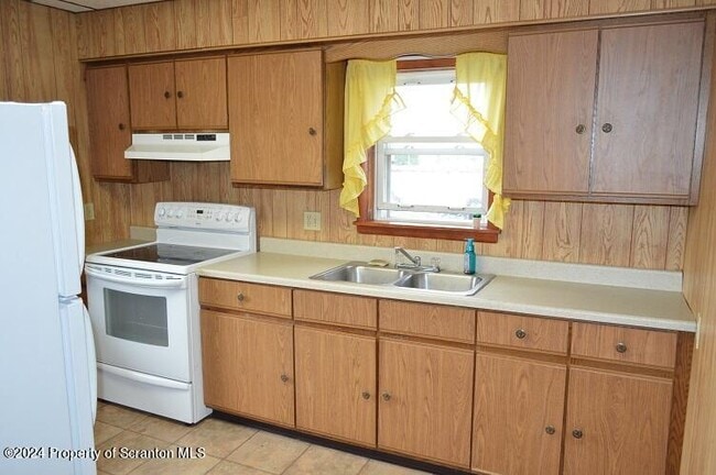 Building Photo - 211 S Main St