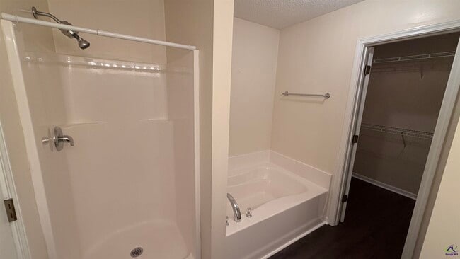 Building Photo - 107 Alice Dr