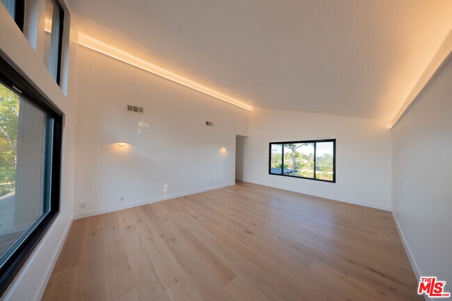 Building Photo - 13302 Mulholland Dr