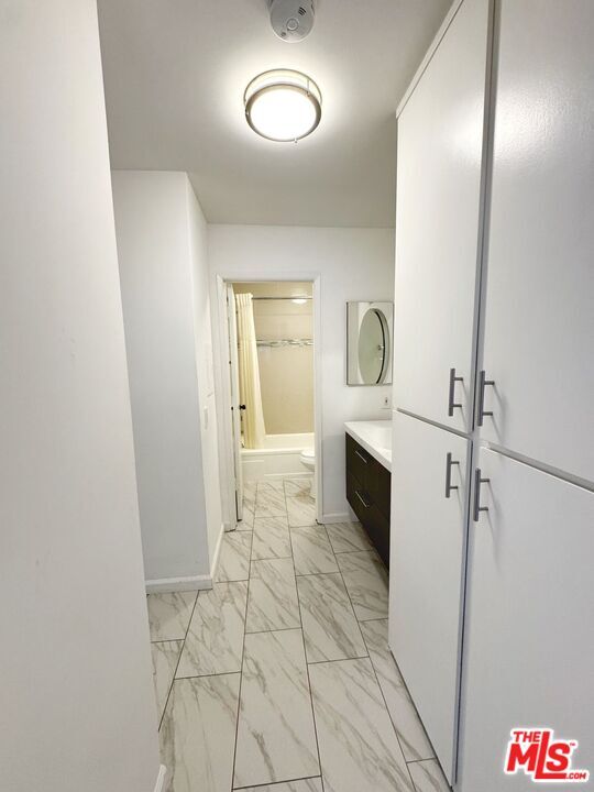 Building Photo - 1351 N Orange Dr