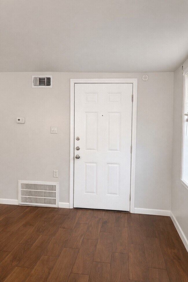 Building Photo - 1901 40th St