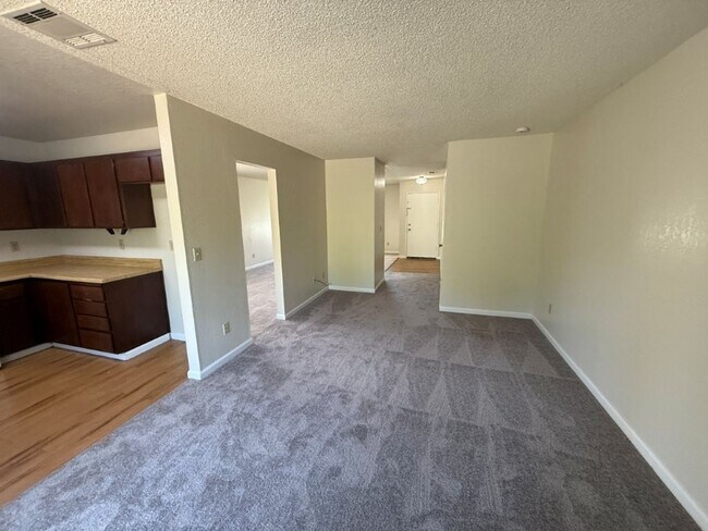 Building Photo - 2766 Applewood Dr