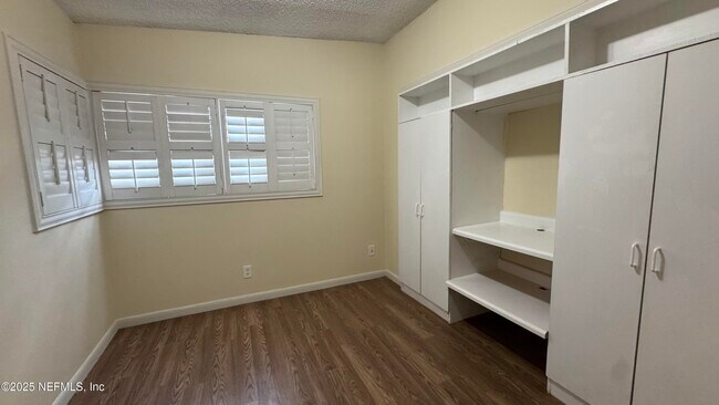 Building Photo - 2354 Leonid Rd