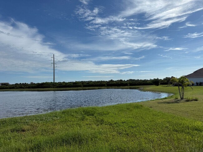 Building Photo - 3 Bedroom 2.5 Bath Single Family Home Promenade Estates