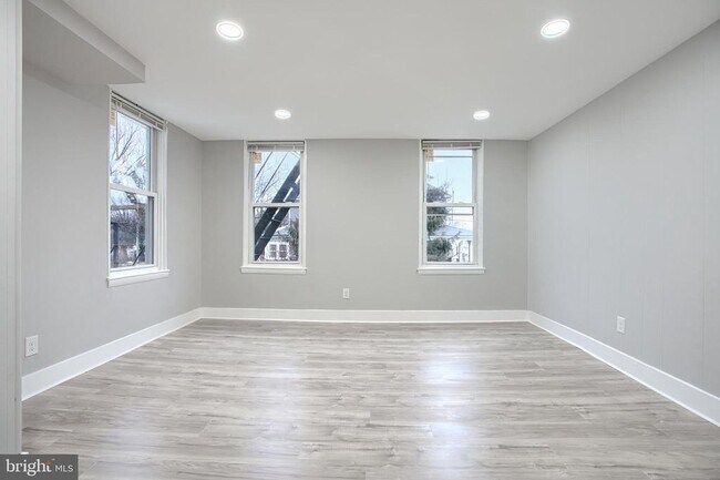 Building Photo - 3807 Fleetwood Ave