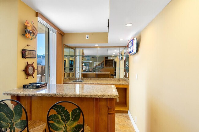 Building Photo - 822 NE 25th Ave