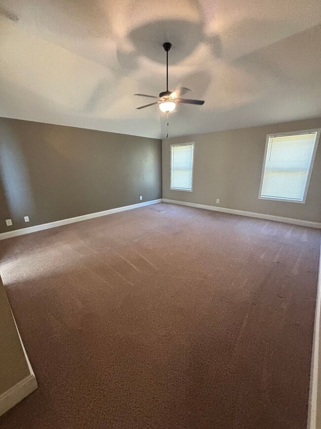 Building Photo - Luxury Home