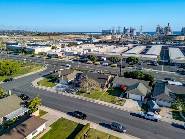 Building Photo - 8562 Sandy Hook Dr