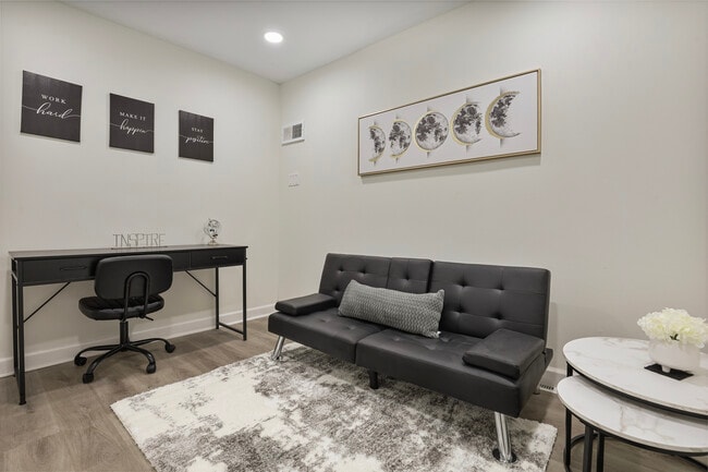 Building Photo - 366 N Hemlock Ave