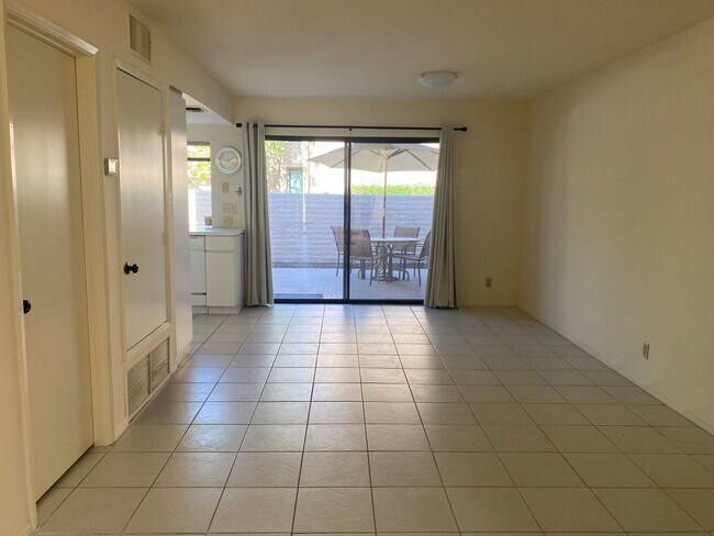 Building Photo - Palm Springs 3 br 3 bth on Golf Course