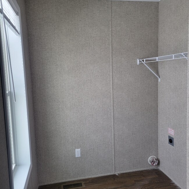 Building Photo - 209 Golfview Ct