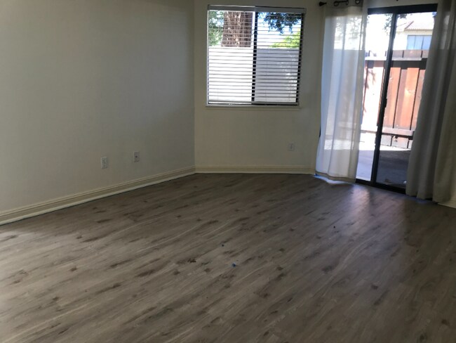 Building Photo - 5085 Valley Crest Dr