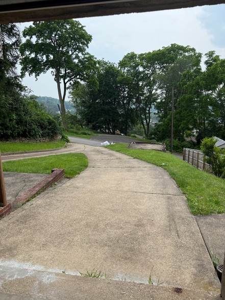 Driveway and extra parking - 932 Lebanon Ave