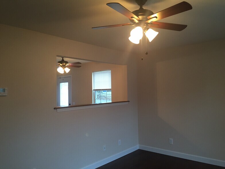 Building Photo - 301 Montgomery St