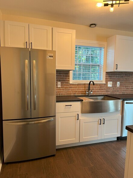 Building Photo - 728 Pointe Ct