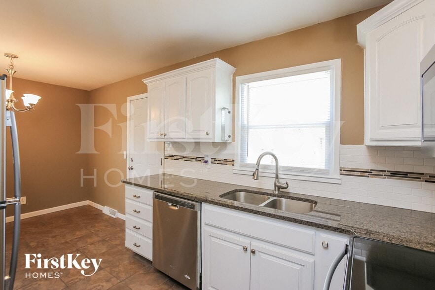 Building Photo - 4135 N Jackson Ave