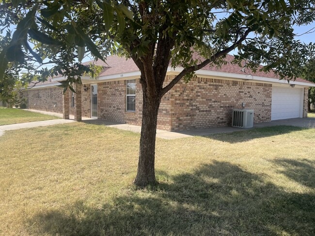 Primary Photo - 600 5th St