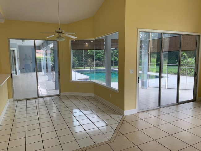 Building Photo - 2600 Crescent Lake Ct