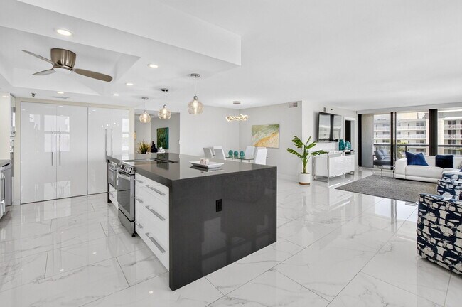 Building Photo - 3115 S Ocean Blvd